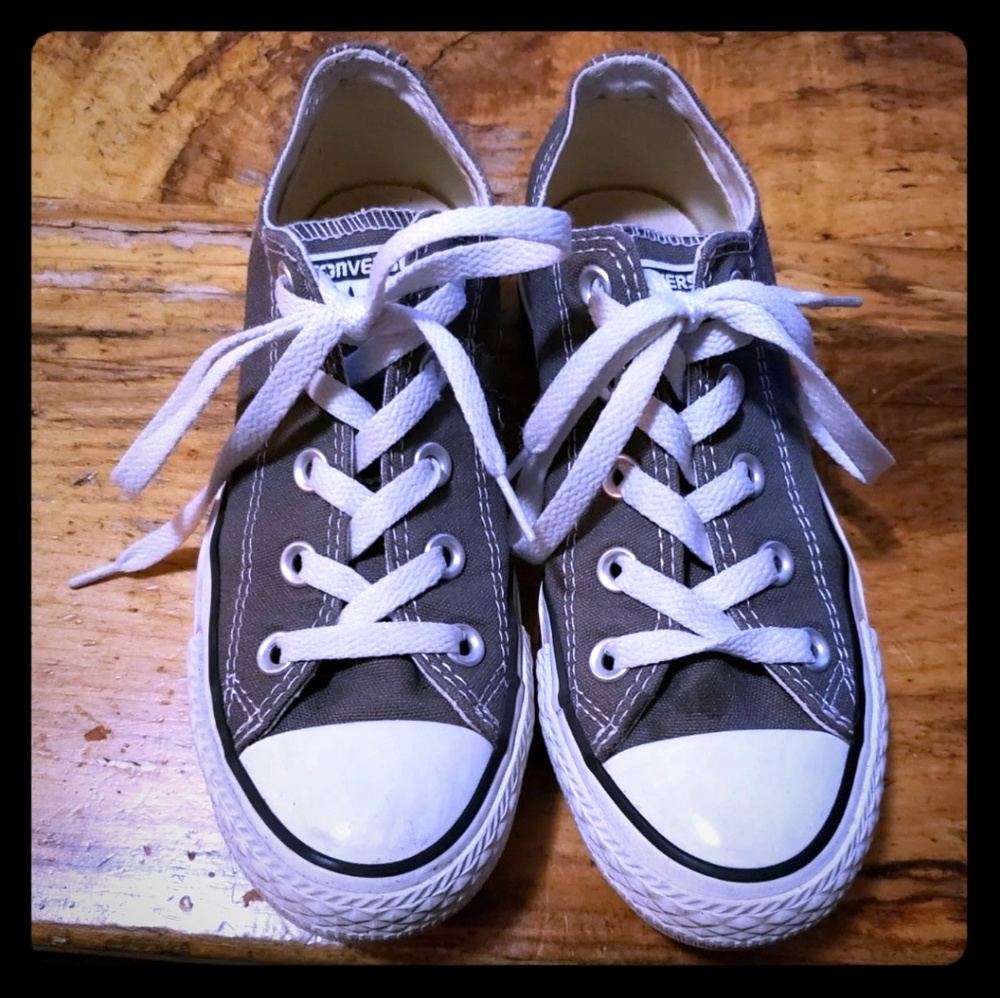 Womens converse gray shoes